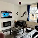 Modern Flat Overlooking Shoreditch